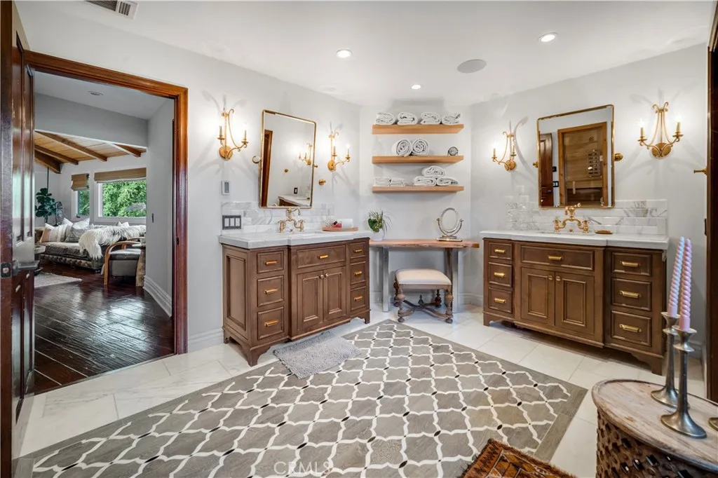 Hidden Hills, California 91302, United States, 5 Bedrooms Bedrooms, ,5 BathroomsBathrooms,Residential,Active,133861