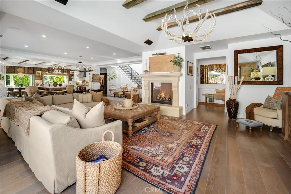 Hidden Hills, California 91302, United States, 5 Bedrooms Bedrooms, ,5 BathroomsBathrooms,Residential,Active,133861