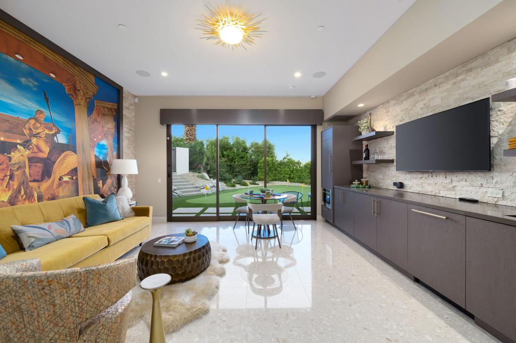 Las Palmas Heights - Residential
