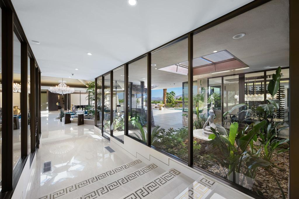 Las Palmas Heights - Residential
