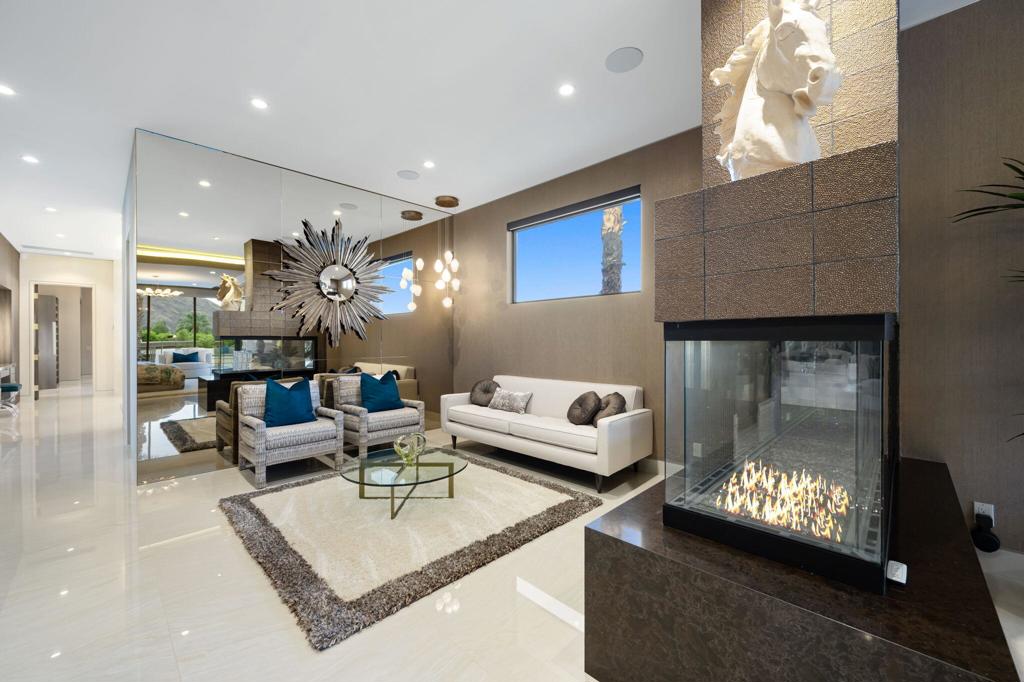 Las Palmas Heights - Residential