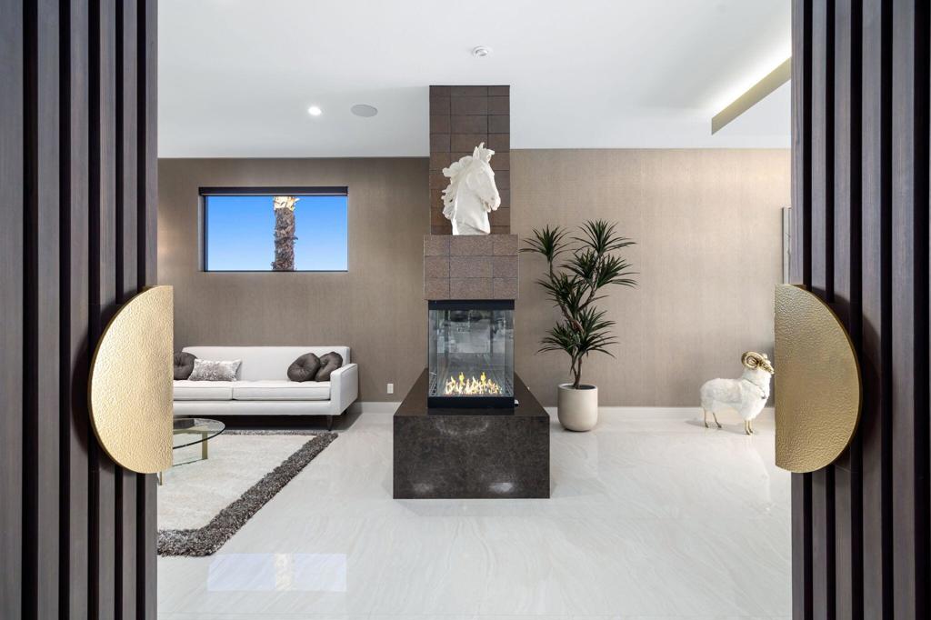 Las Palmas Heights - Residential
