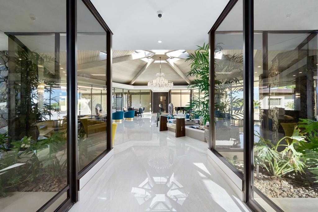 Las Palmas Heights - Residential