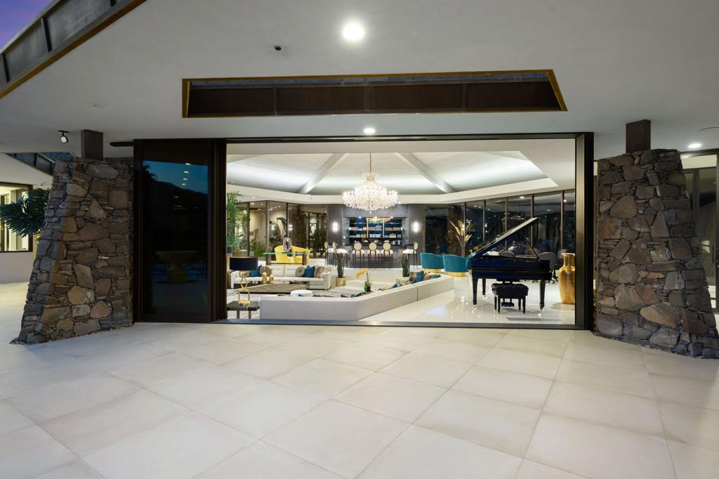 Las Palmas Heights - Residential