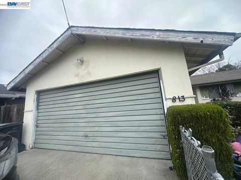 Photo of 813 Saint Francis Dr Dr, Petaluma, CA 94954 (MLS # 41127360)