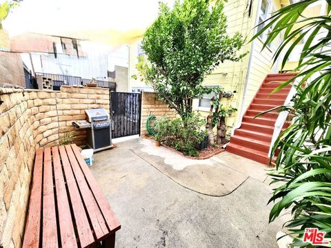 Photo of 947 Victoria Ave, Venice, CA 90291 (MLS # 26652169)