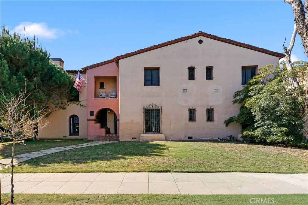819 S Curson Avenue