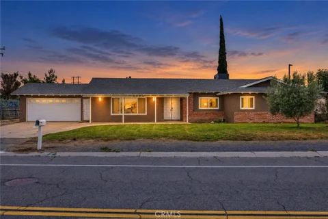 MLS: IV26219645