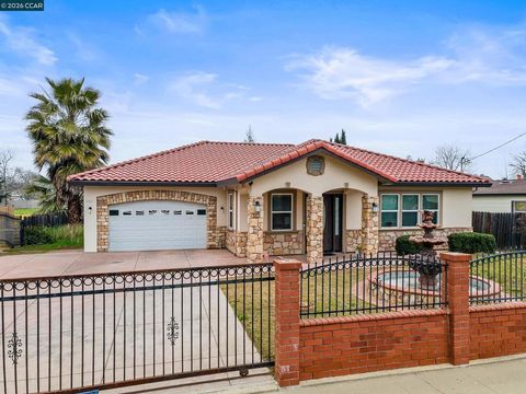Photo of 1021 Azusa St St, Sacramento, CA 95833 (MLS # 41121803)