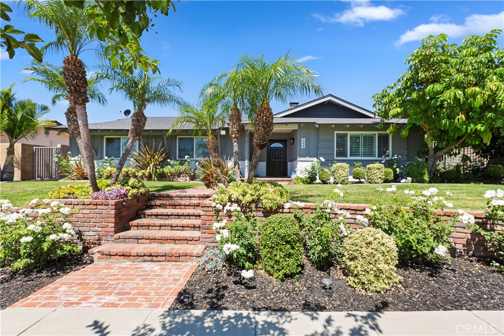 1335 N Vallejo Way