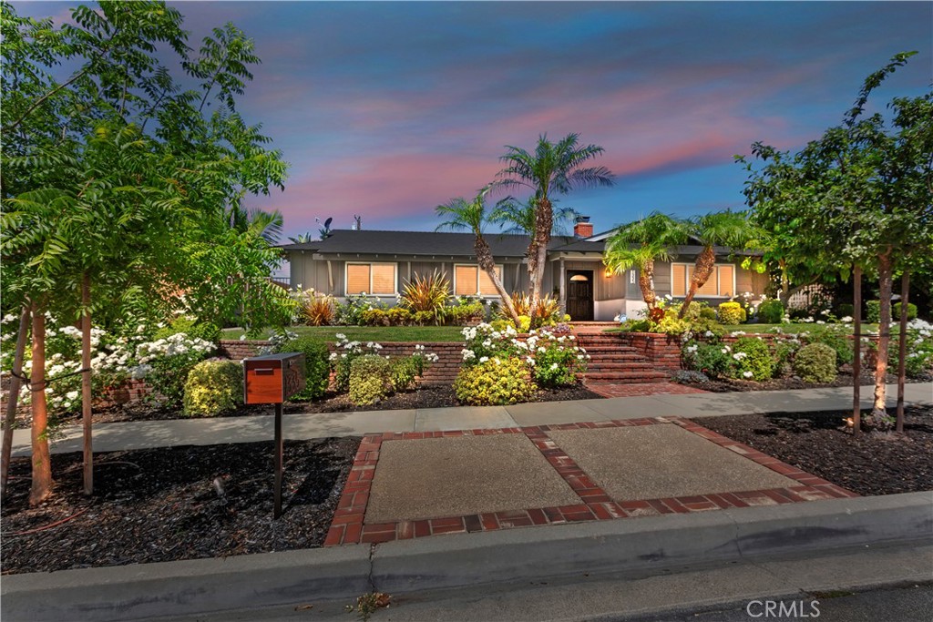1335 N Vallejo Way