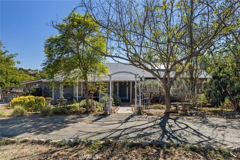 1555 Hillcrest Fallbrook CA 92028