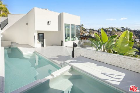 Photo of 2231 Sunset Plaza Drive, Los Angeles, CA 90069 (MLS # 25609869)