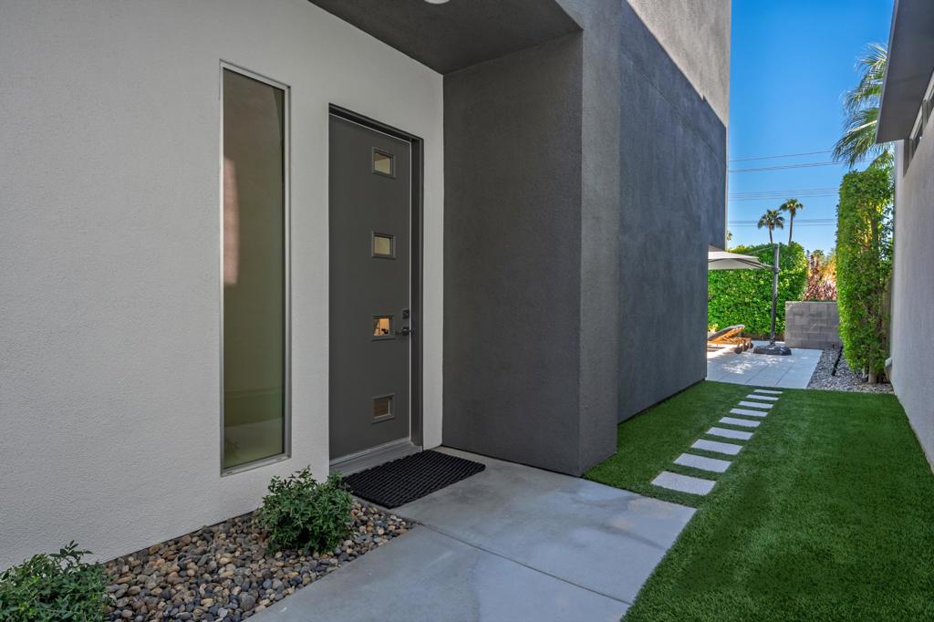 1166 Surrey Lane