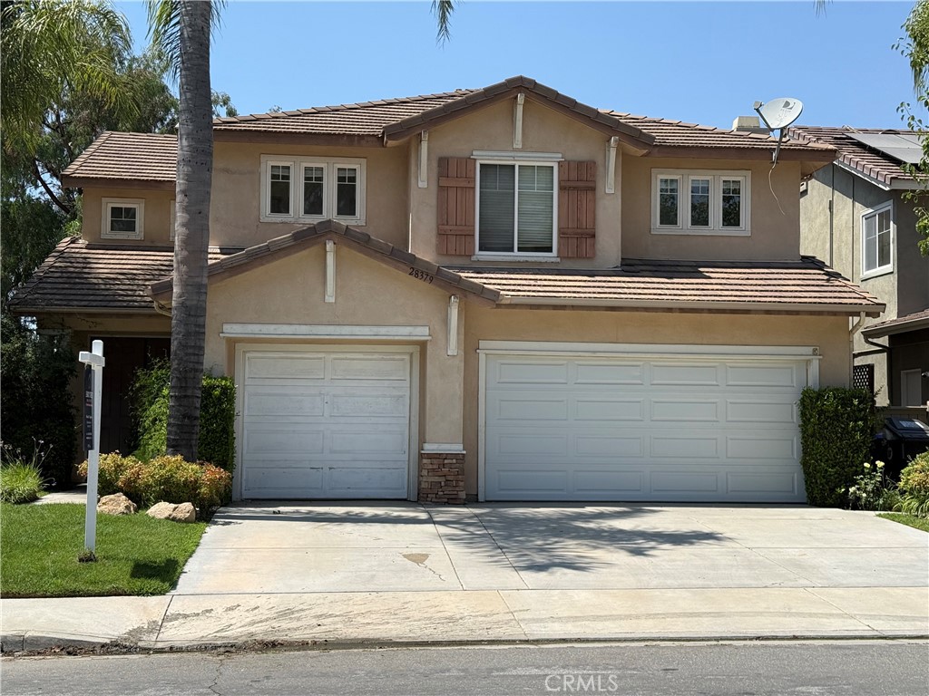Great home in a great neighborhood. This is the home your handy buyer has been looking for, All it needs is a little love: paint and carpets will make a BIG change. Valencia North Park HOA, three pools, three spas, a clubhouse and tennis courts.