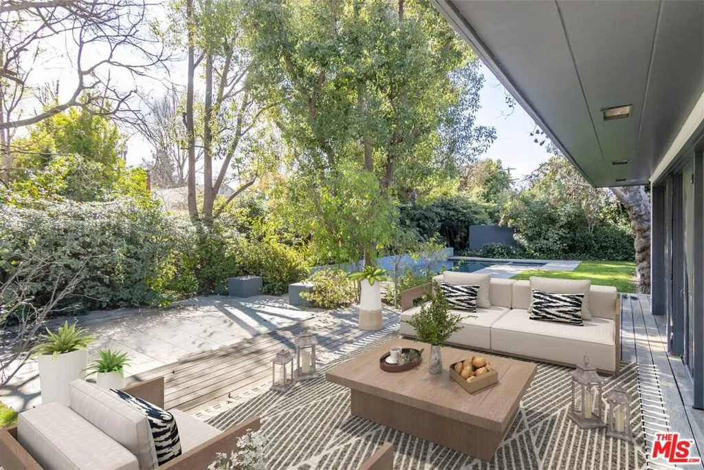 Studio City, California 91604, United States, 4 Bedrooms Bedrooms, ,4 BathroomsBathrooms,Residential,Active,221559