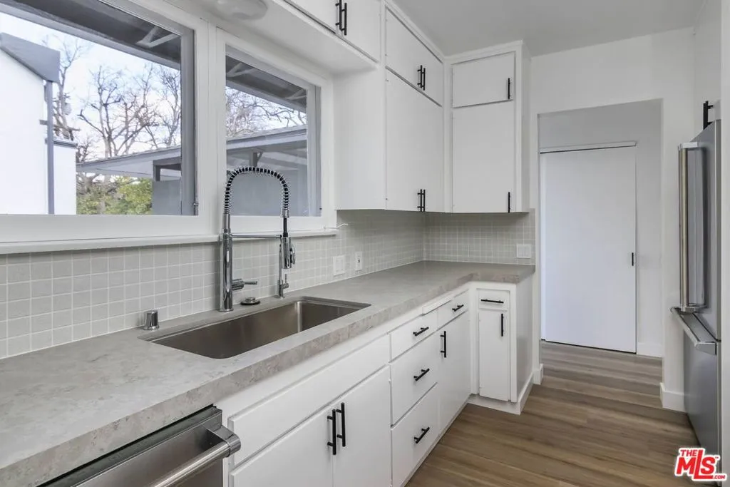 Studio City, California 91604, United States, 4 Bedrooms Bedrooms, ,4 BathroomsBathrooms,Residential,Active,221559