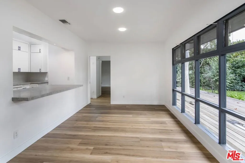 Studio City, California 91604, United States, 4 Bedrooms Bedrooms, ,4 BathroomsBathrooms,Residential,Active,221559