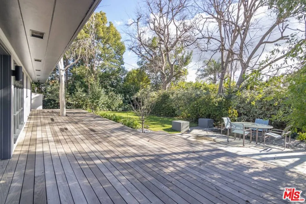 Studio City, California 91604, United States, 4 Bedrooms Bedrooms, ,4 BathroomsBathrooms,Residential,Active,221559