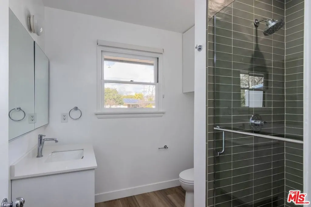 Studio City, California 91604, United States, 4 Bedrooms Bedrooms, ,4 BathroomsBathrooms,Residential,Active,221559