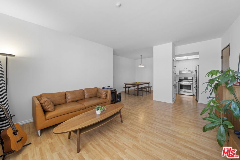 Photo of 533 S St Andrews Place #420, Los Angeles, CA 90020 (MLS # 25608683)