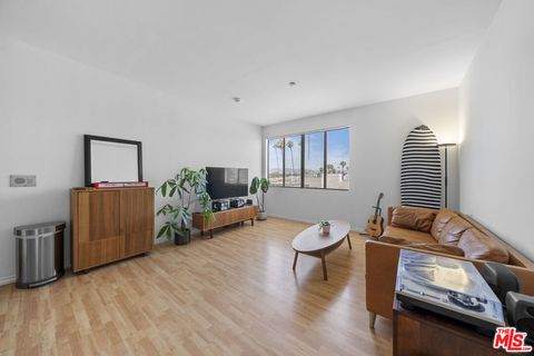 533 S St Andrews Place 420 Los Angeles CA 90020