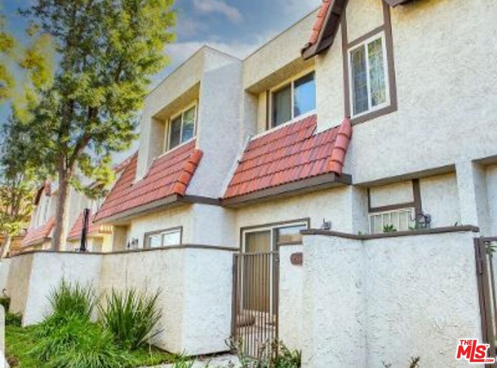 Photo of 27656 Ironstone Drive #2, Canyon Country, CA 91387 (MLS # 26661997)