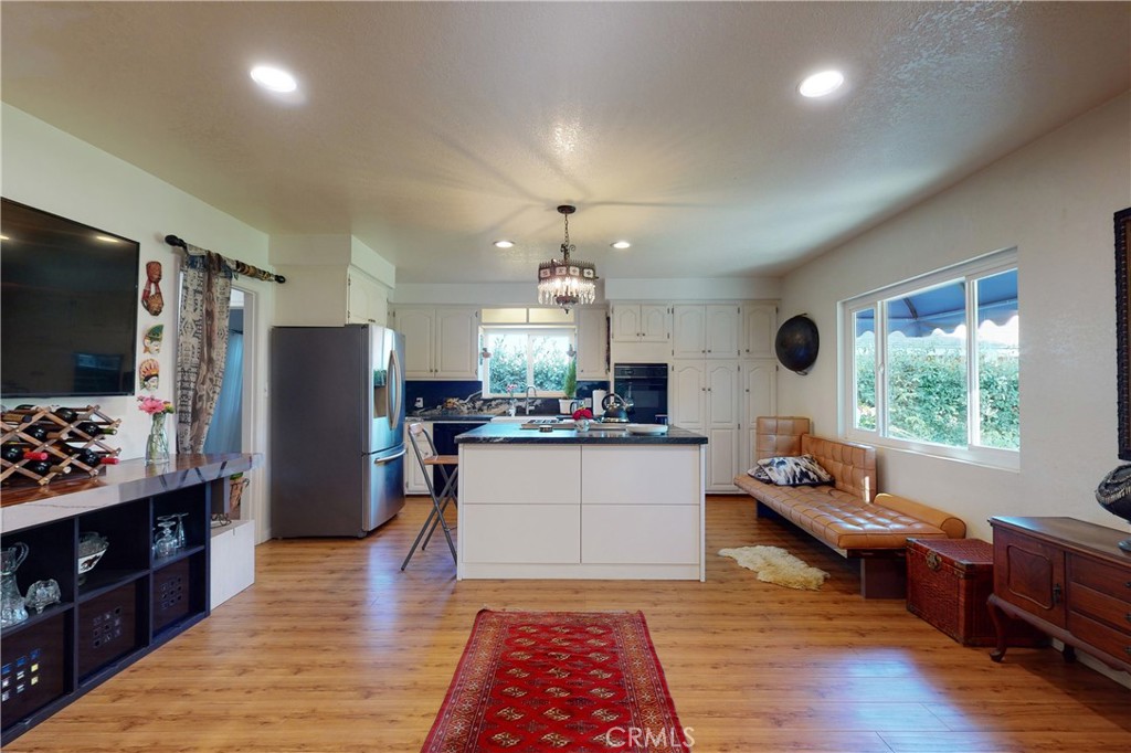 1038 W 2nd