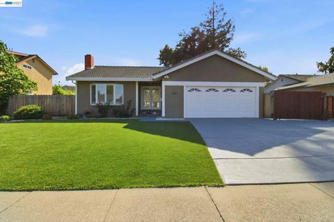 Photo of 2851 Biddleford Dr Dr, San Ramon, CA 94583 (MLS # 41130113)