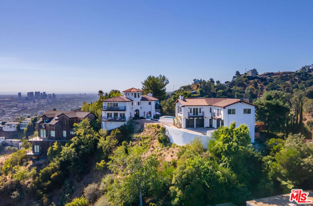 8300 Grand View Drive