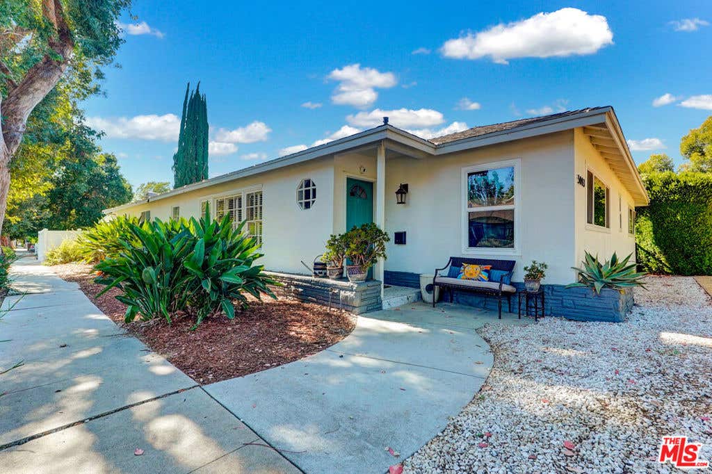 Photo of 5003 Alhama Drive, Woodland Hills, CA 91364 (MLS # 26846885)