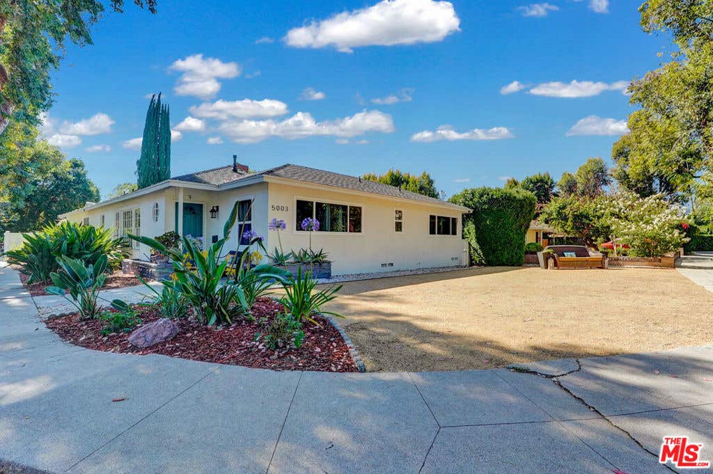 Photo of 5003 Alhama Drive, Woodland Hills, CA 91364 (MLS # 26846885)