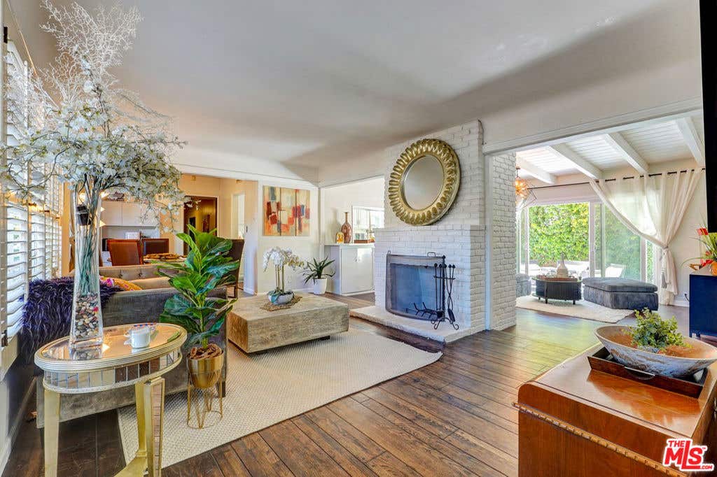Photo of 5003 Alhama Drive, Woodland Hills, CA 91364 (MLS # 26846885)