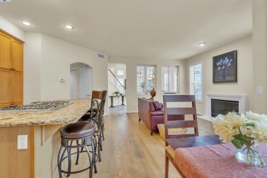 PLEASANTON VALLY - Residential