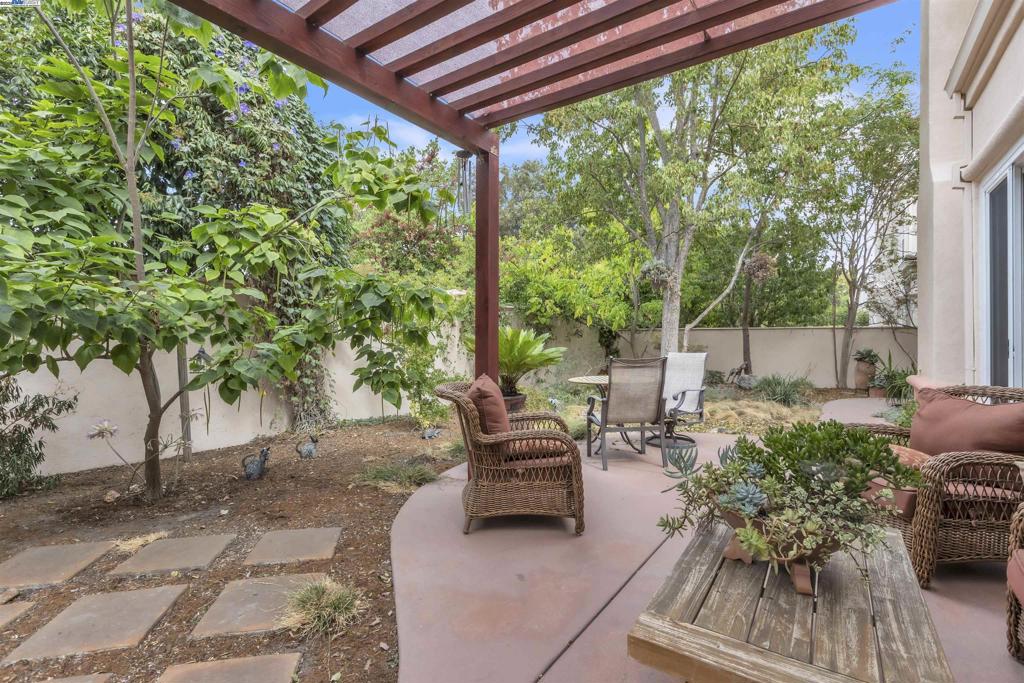 PLEASANTON VALLY - Residential