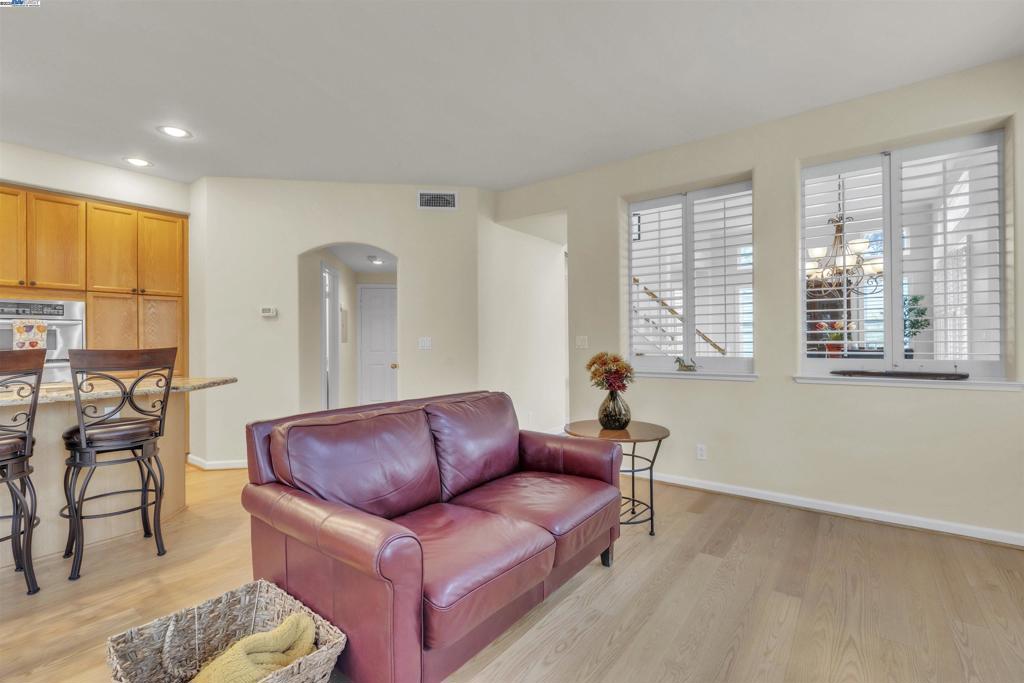 PLEASANTON VALLY - Residential