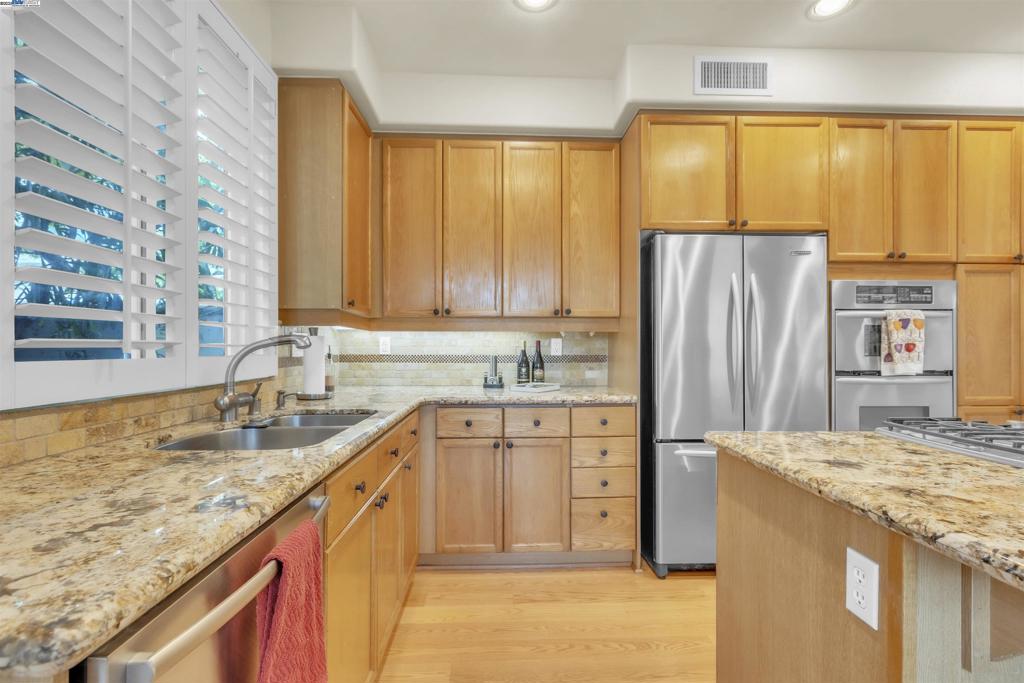 PLEASANTON VALLY - Residential