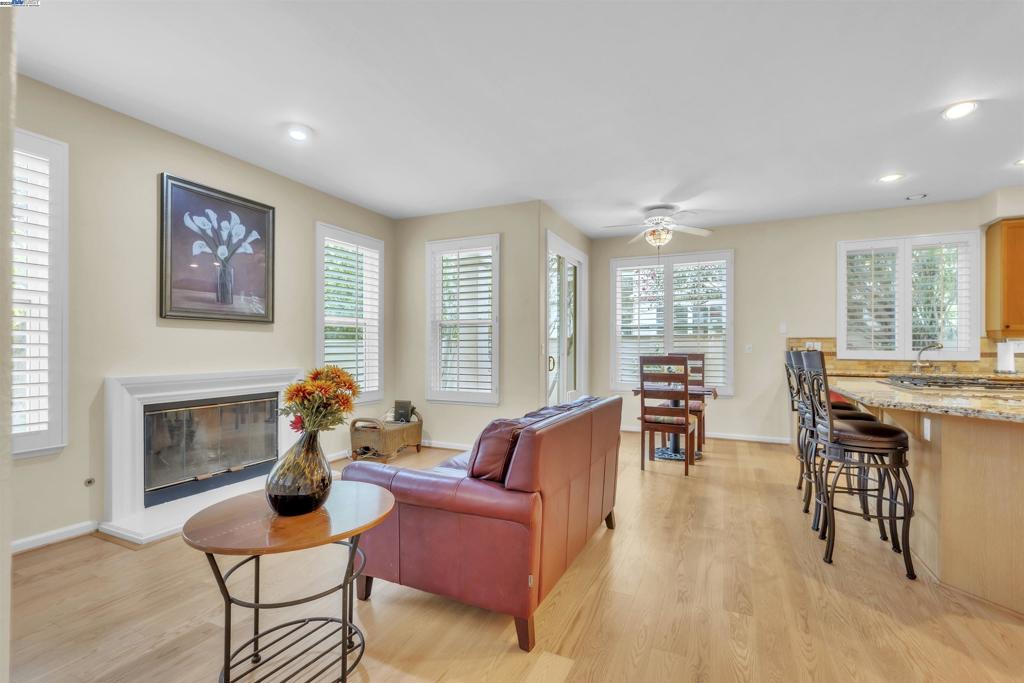 PLEASANTON VALLY - Residential
