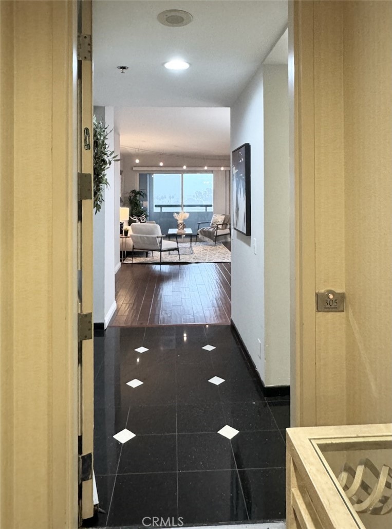 525 E Seaside Way 305