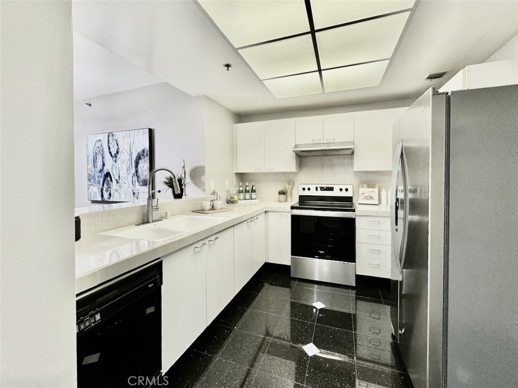 525 E Seaside Way 305