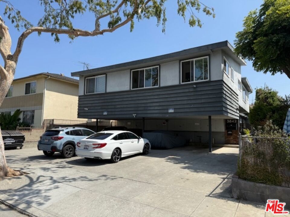 Beautifully renovated and refreshed, this light-filled, approximately 550ft one-bedroom apartment is the ideal Westside retreat. Rent includes utilities (tenant pays only for cable), plus one reserved off-street parking spot and access to a lush, shared community patio. The unit offers a bright south-facing layout, granite counters, stainless appliances, modern bath fixtures, and a community laundry room. The location is very walkable with a variety of shops and essential services within easy reach. Available to move on August 20th.