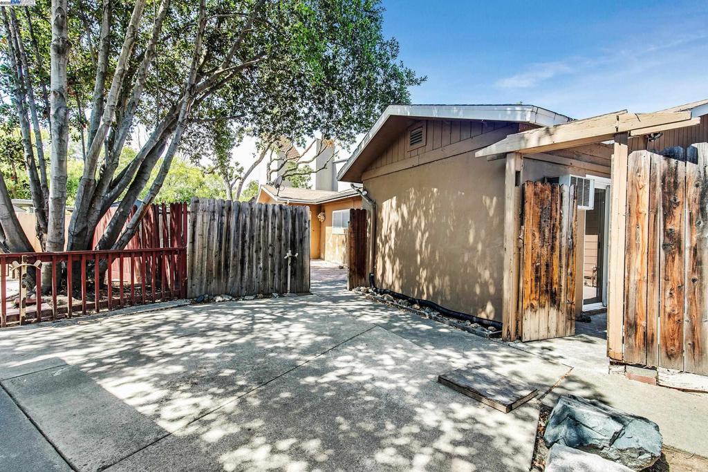 GRANADA - Residential Lease