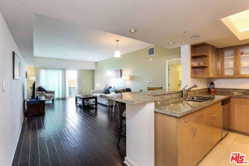 13700 Marina Pointe Drive 618