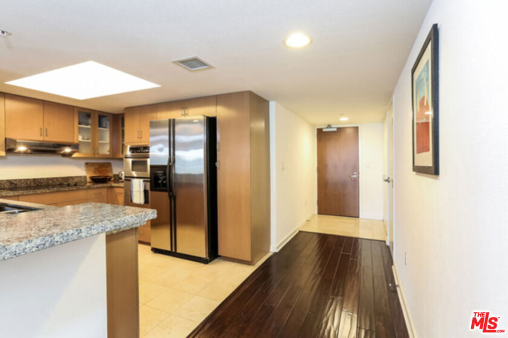 13700 Marina Pointe Drive 618