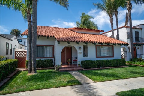 Photo of 807 Roswell Avenue, Long Beach, CA 90804 (MLS # OC26201411)