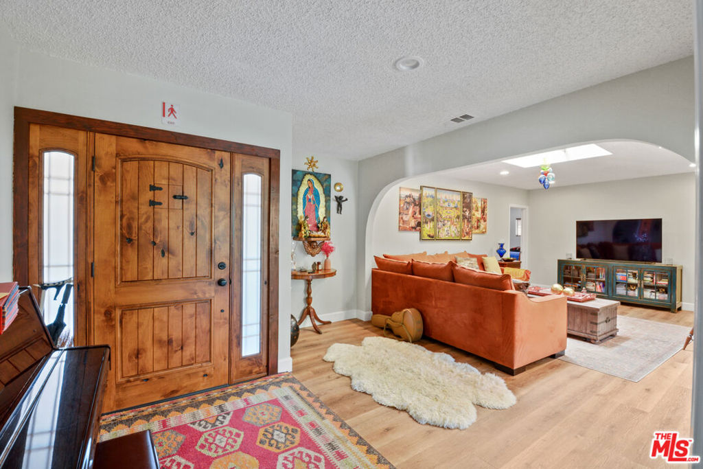 10039 La Rosa Drive