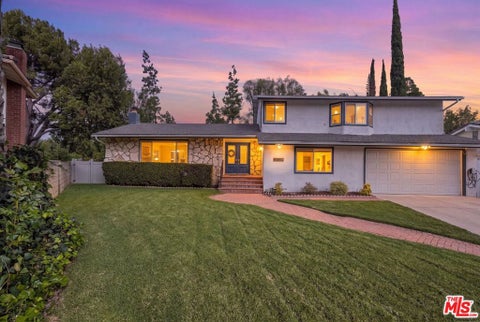 Photo of 19309 Olympia Street, Porter Ranch, CA 91326 (MLS # 26103005)