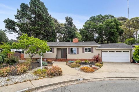 Photo of 1637 Lake Chabot Terrace, San Leandro, CA 94577 (MLS # ML82052198)