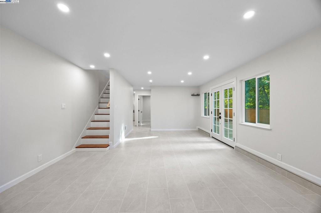 OAK KNOLL - Residential