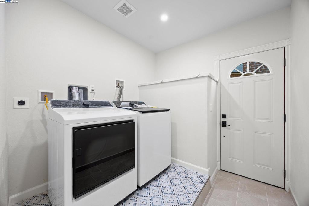 OAK KNOLL - Residential